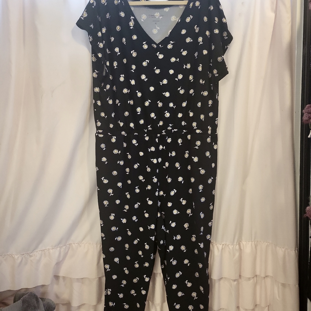 COMFORT CODE BLACK AND WHITE W/ YELLOW DAISIES ONE PIECE XL REVERSIBLE SO SOFT